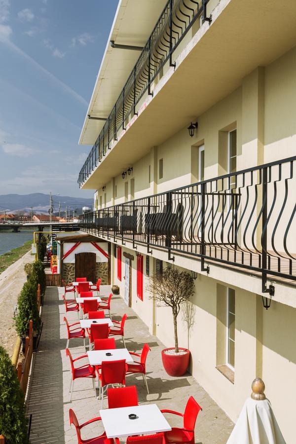 Hotel Vila Nicole Haţeg Exterior foto